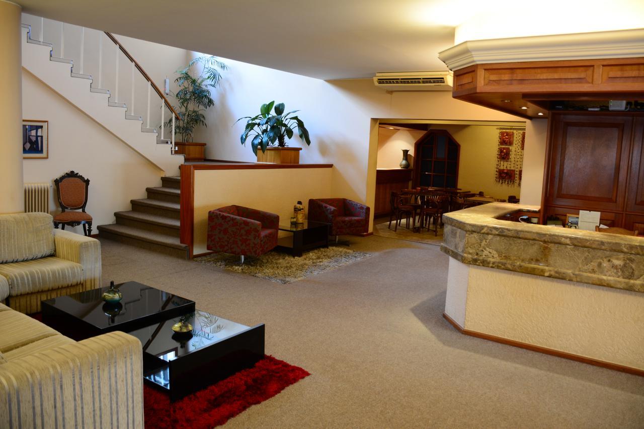Hotel Crown Мело Экстерьер фото